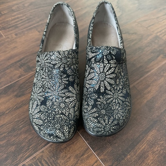 Jambu Miro 7.5 Black and White Floral Wedge Slip On Clogs Comfort Shoe - Picture 2 of 12